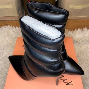 Women’s All Black Pointed Puffer Heels w/zipper